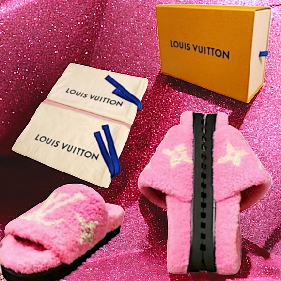 Like New Louis Vuitton RARE 💗 Pink Shearling Fur Logo Paseo Luxury Slides 6 USA - Picture 1 of 13